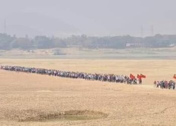 ကျောင်းသားလူငယ်များကို ပစ်သတ်နေရသည့် ဘဝ ရောက်နေရရှာသော စစ်တပ်