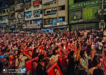 အကြမ်းဖက်ဖြိုခွင်းမှုကြားက ရန်ကုန် ညသပိတ်