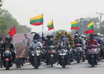 ဒီစာကို ဖတ်နေသူဟာ အသက် ၂၅ နဲ့ ၃၅ ကြားဖြစ်မယ် စားဝတ်နေရေးက အလယ်အလတ် Middle Class လည်းဖြစ်မယ်ဆိုရင် ကျနော်ရေးထားတာတွေကို အကုန်ကြုံဖူးပါလိမ့်မယ် . .