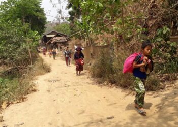 Thousands of Karen villagers flee as military continues airstrikes