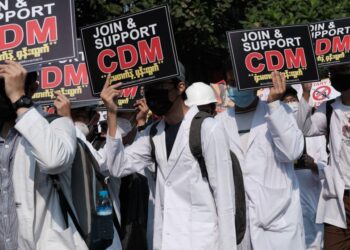 CDM ဆရာဝန်များ၏ မိသားစုဝင်များကိုပါ စစ်ကောင်စီ ဖိအားပေးခြိမ်းခြောက်နေ