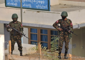 Junta sends reinforcements to Mindat by helicopter, seizing town