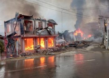 Junta soldiers kill pastor and cut off his finger as houses burn in Chin town