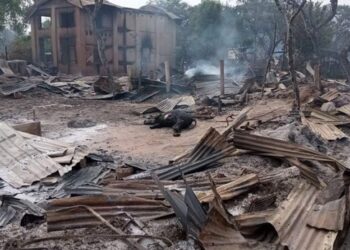 ယင်းမာပင်မြို့ လည်ငေါက်ရွာ အိမ်တစ်ရာနီးပါး မီးရှို့ခံရ