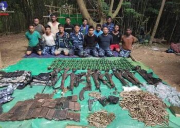 စစ်ကောင်စီက ရှုံးမဲ မဲနေသည့်အချိန်ဖြစ်သည့်အတွက် ပြည်သူများ ခရီးသွားလာမှုဆင်ခြင်ရန် ရက္ခိုင့်တပ်တော် (AA) သတိပေး