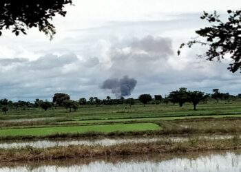 ဒီပဲယင်းမြို့ ဘုရားထွက်ရွာကို စစ်တပ်မီးရှို့၊ ၁၄ ဦးကို ဓားစာခံလုပ်ထား