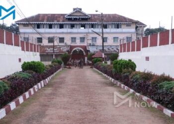 သံတိုင်နောက်မှ တော်လှန် မိခင်များ