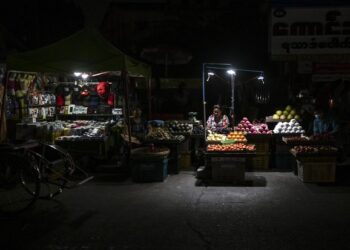 လျှပ်စစ်မီးနှင့် ရေပြတ်လပ်မှုဒဏ် ပြည်သူများ ဆိုးရွားစွာခံနေရ