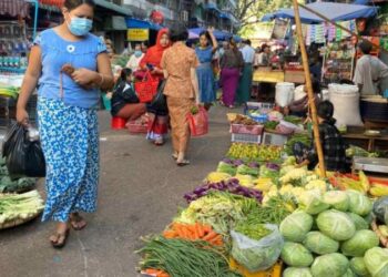 အာဏာသိမ်း ၃ နှစ်ပြည့်သည့်တိုင် စီးပွားရေး နာလန်မထူနိုင်