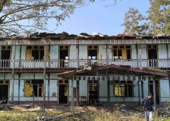 လေတပ်က တိုက်ခိုက်ခဲ့သည့် တမူးမြို့မှ ကလေးများ၊ ဒေသခံများ ဆေးကုရန် ခက်ခဲ