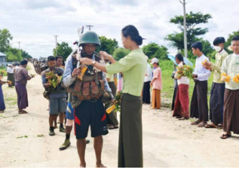 လူသတ်၊ လုယက်၊ ရွာမီးရှို့သည့် ပြည်သူ့စစ်အဖွဲ့ကို စစ်ခေါင်းဆောင်က ရဲဗလဘွဲ့ပေး